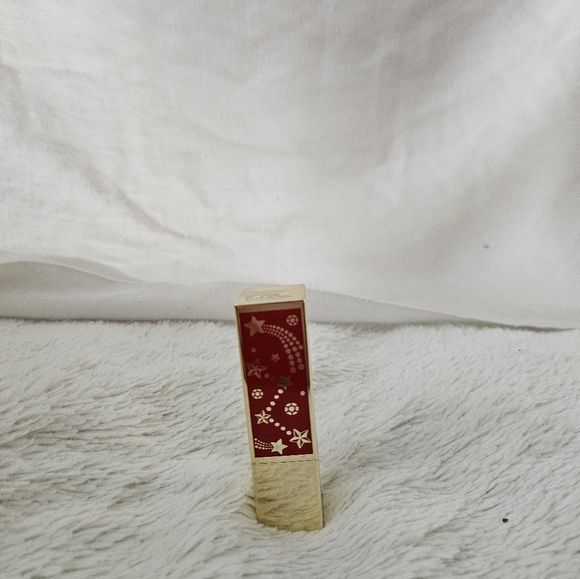 Estee Lauder - Picture 2 of 4